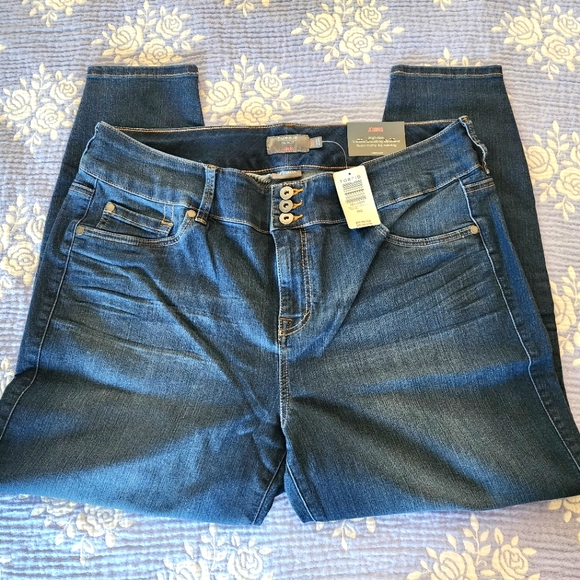 NWT Torrid Supersoft Jeggings - Picture 3 of 6
